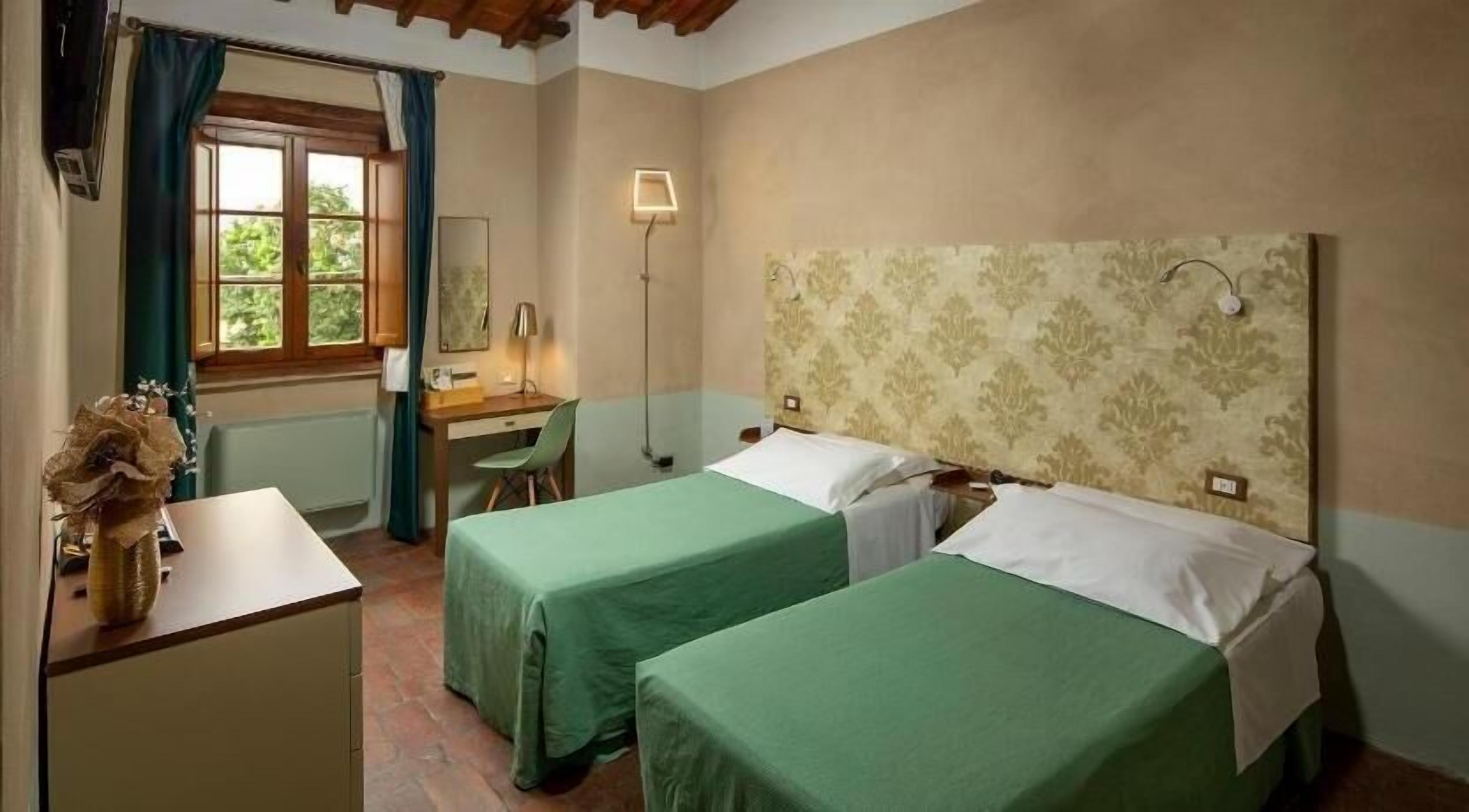 Italialaiset Frette-lakanat, untuvapeitot, ilmaiset minibaarituotteet