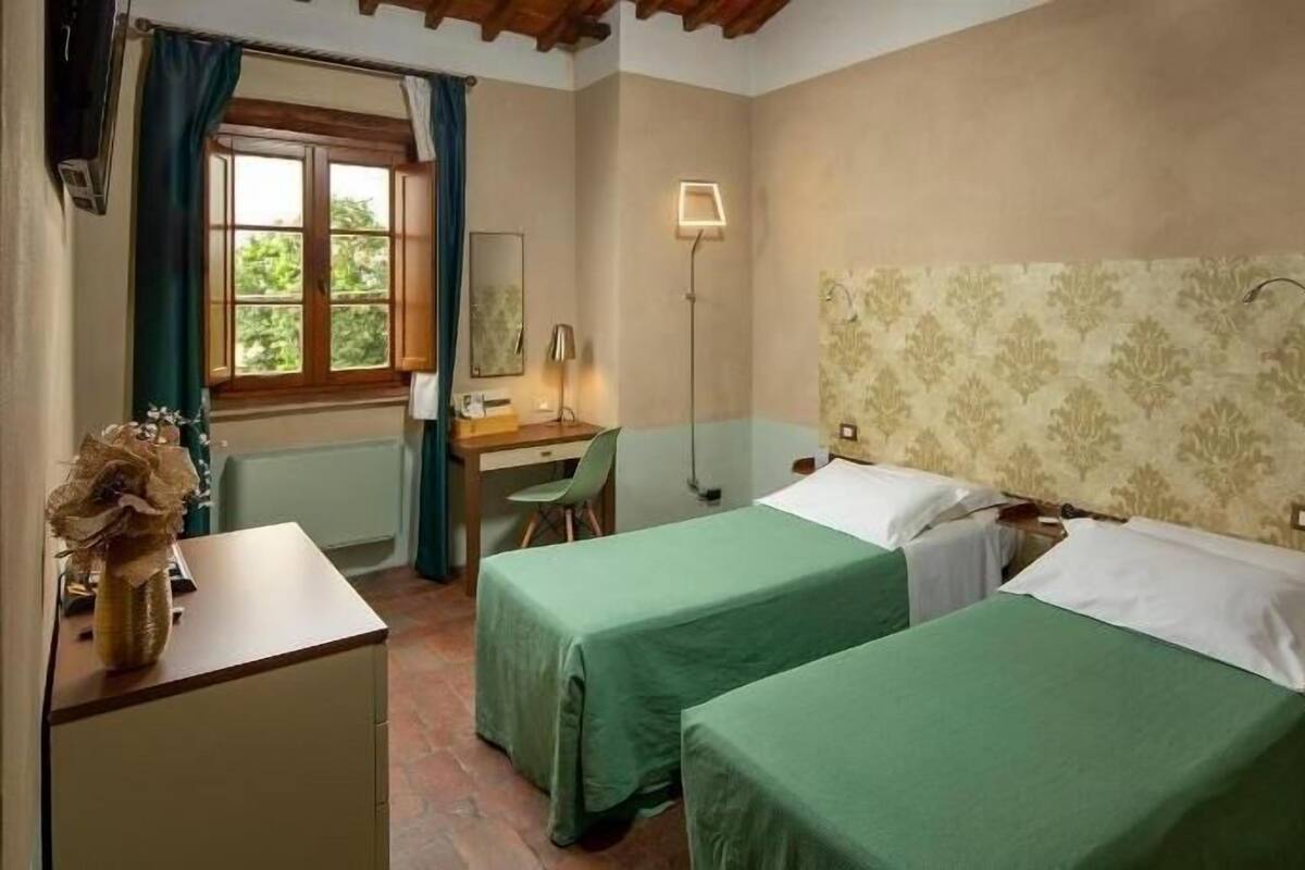 Frette Italian sheets, down comforters, free minibar, in-room safe