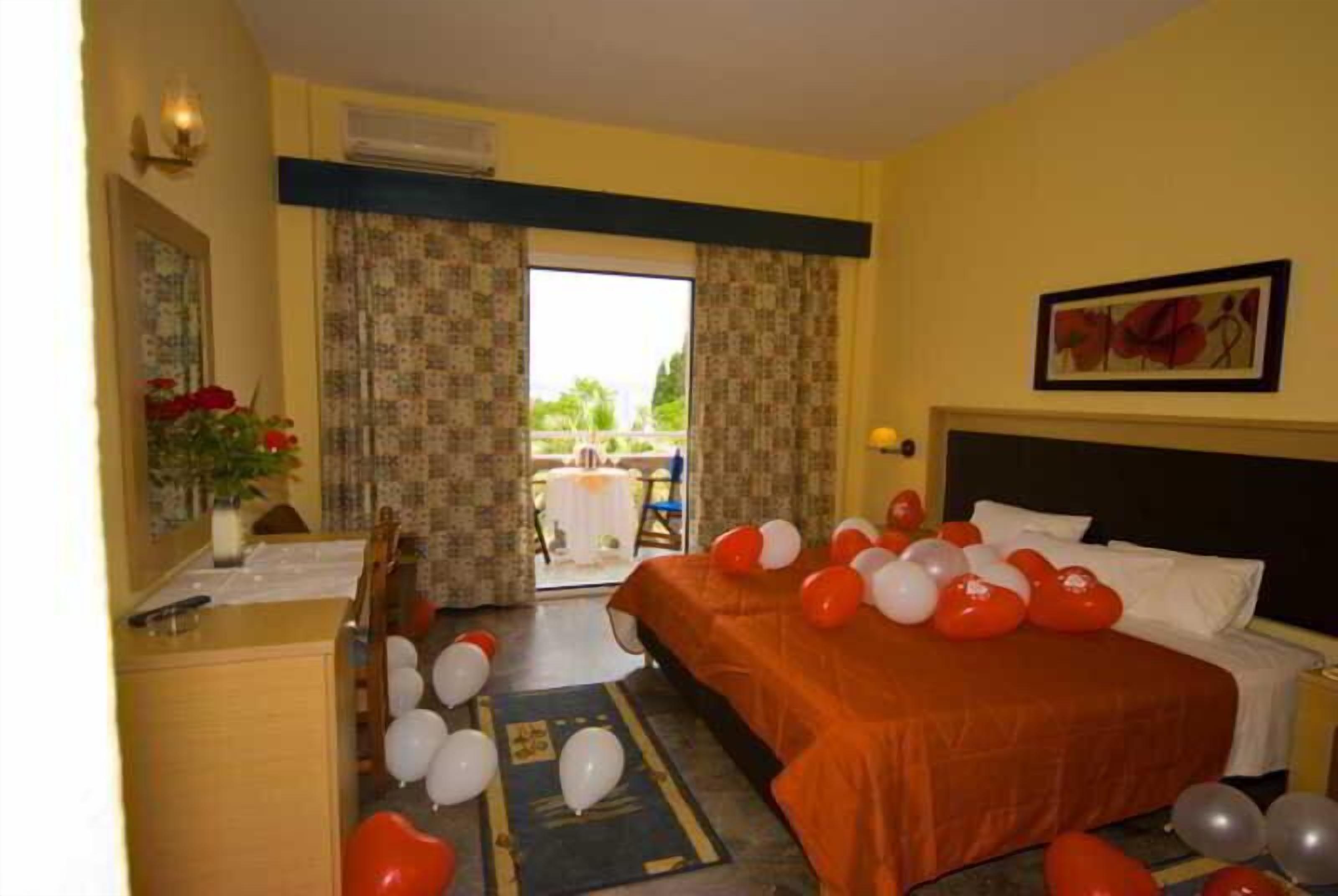 Blackout drapes, soundproofing, free WiFi, bed sheets