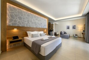 Studio Suite (King) | Blackout drapes, soundproofing, free WiFi, bed sheets - Potamaki Beach Hotel (Corfu)