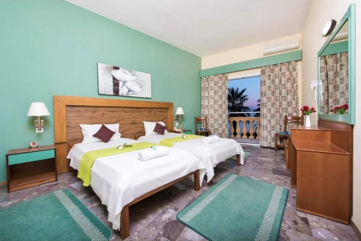 Blackout drapes, soundproofing, free WiFi, bed sheets