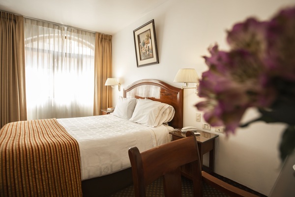 Memory-foam beds, in-room safe, desk, soundproofing
