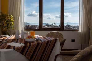 Petit déjeuner buffet compris tous les jours