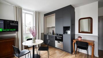 Family Apartment | Living area | 40-inch flat-screen TV with satellite channels, offices