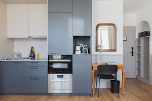 Appartement familial | Cuisine privée | Réfrigérateur, four à micro-ondes, un four, surface de cuisson