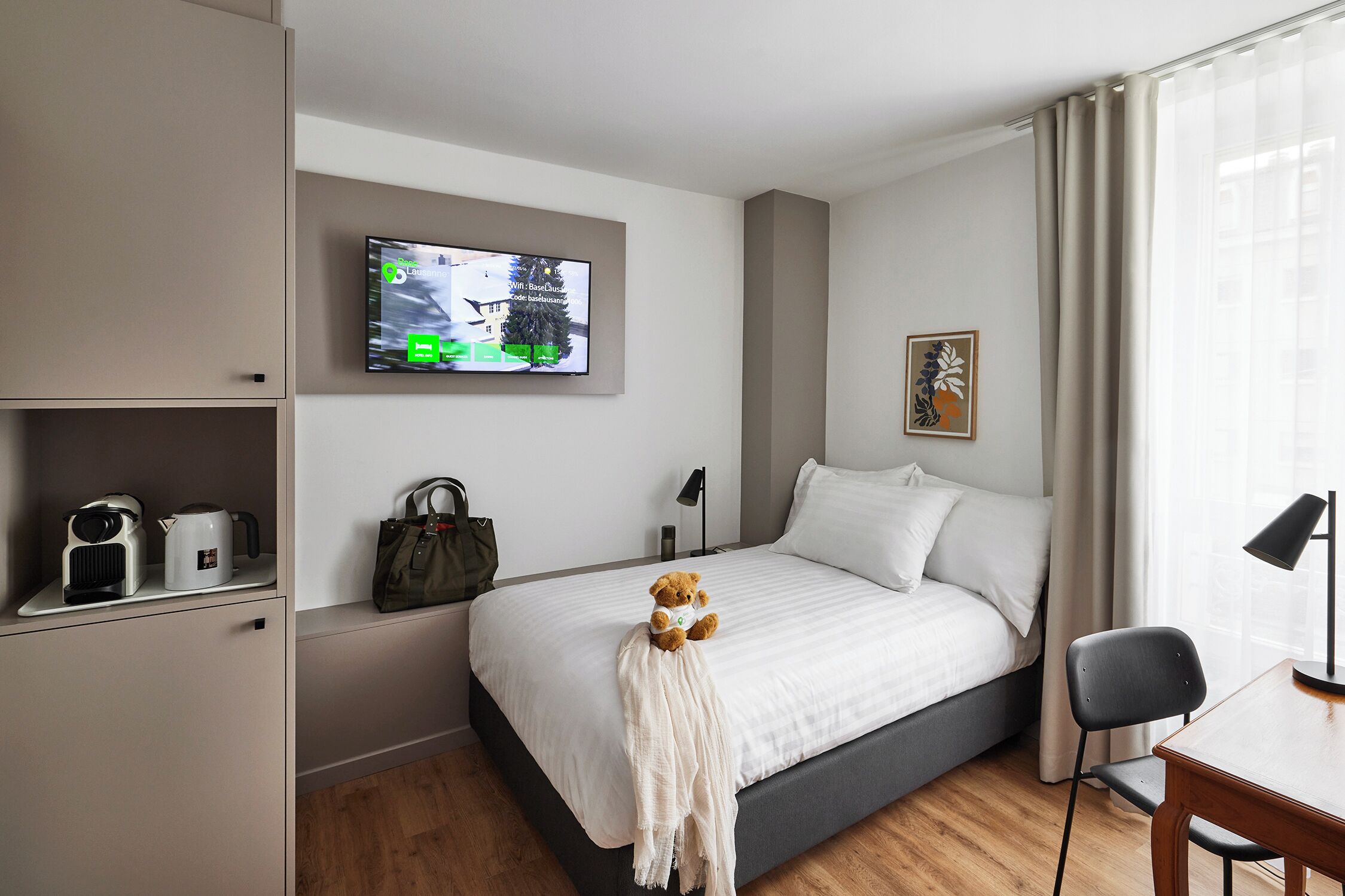 Photo - Base Lausanne - Contactless Check in