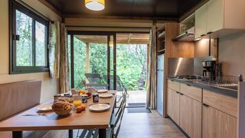 Chalet Familial | Coin séjour | Baby-foot, table de tennis de table