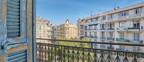 Apartment, 1 Bedroom (4 People) | Desk, soundproofing, iron/ironing board, free cots/infant beds