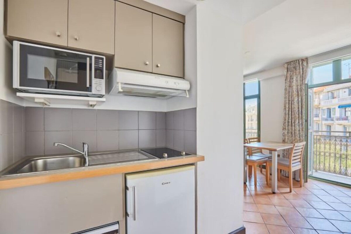 Private kitchen | Fridge, microwave, stovetop, dishwasher