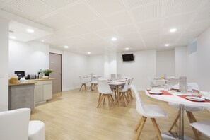 Dagelijks ontbijtbuffet (EUR 14 per persoon)