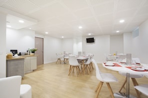 Dagelijks ontbijtbuffet (EUR 14 per persoon)