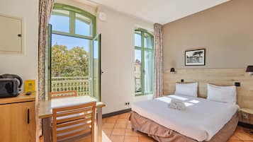 Studio Tiêu chuẩn (2 People) | Bàn, phòng cách âm, bàn ủi/dụng cụ ủi quần áo