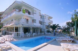 Açık yüzme havuzu 