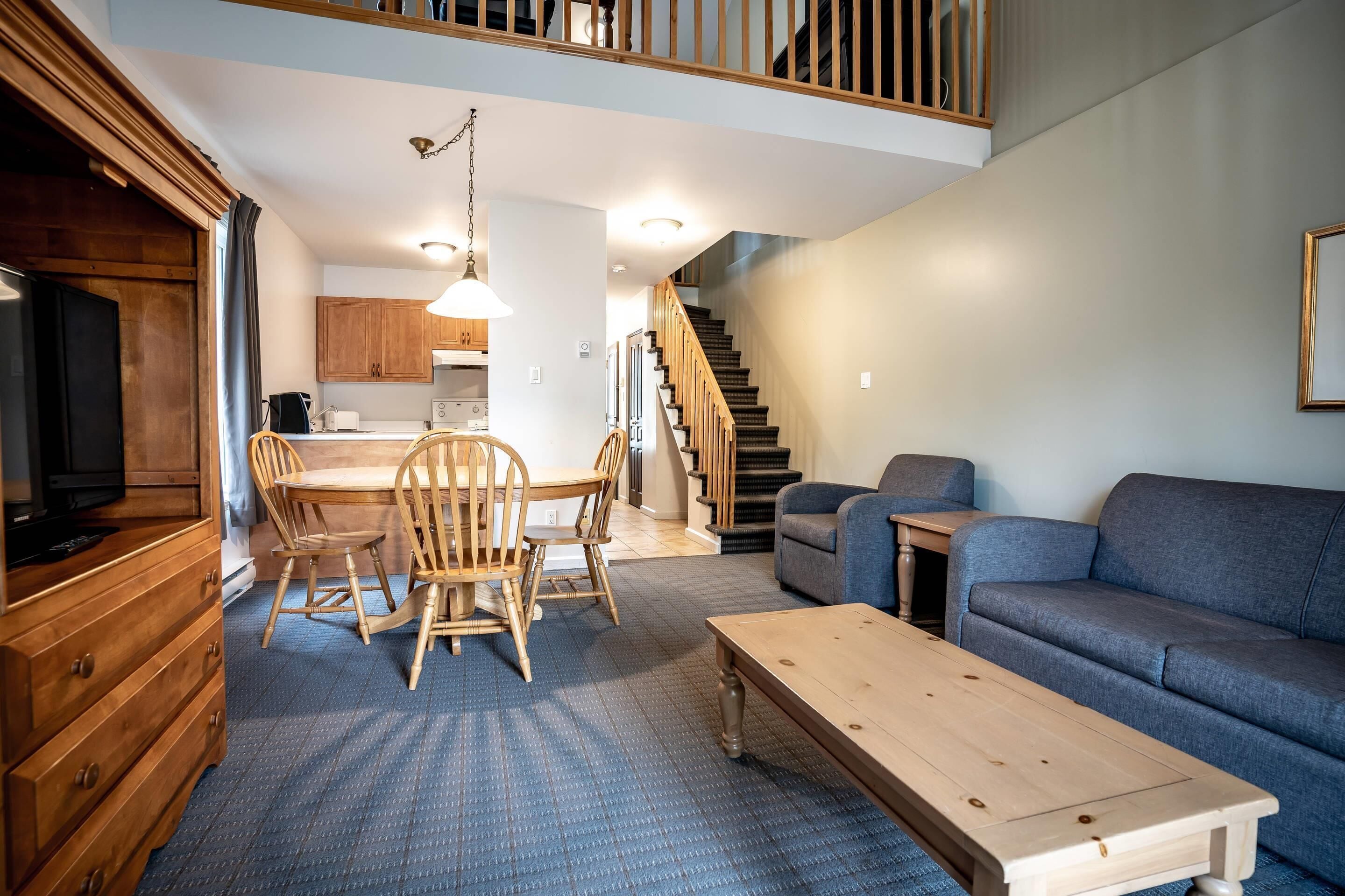 Suite, 1 grand lit et 1 canapé-lit, non-fumeurs (Efficiency) | Literie de qualité supérieure, bureau, rideaux occultants