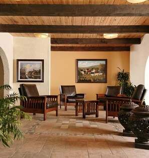 Lobby sitting area - Hotel Cheribourg, an Ascend Collection Hotel (Orford)
