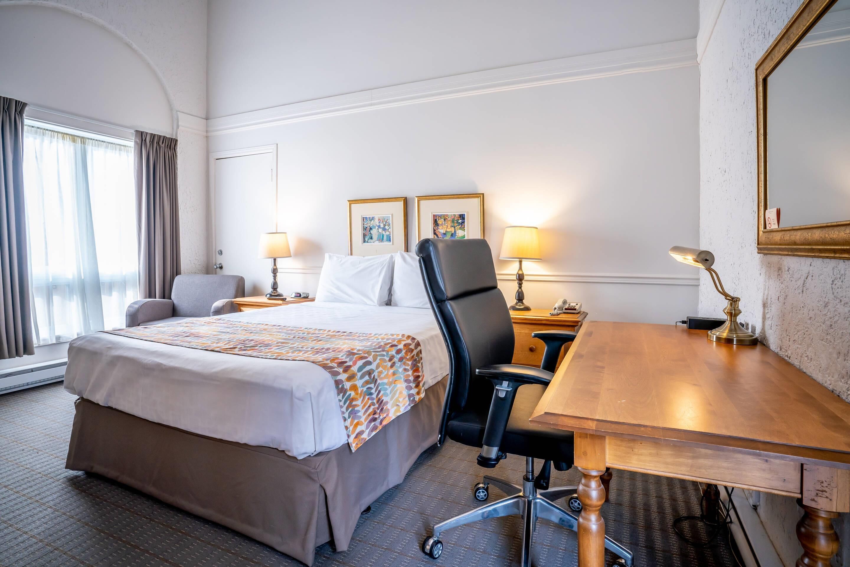 Ropa de cama de alta calidad, escritorio y cortinas blackout 