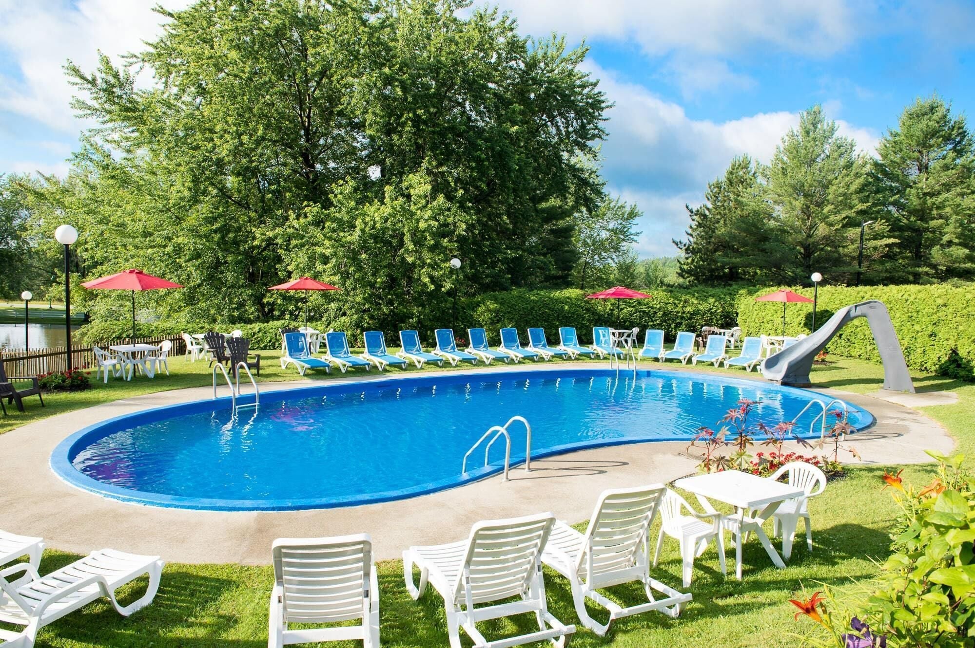 Piscine couverte, piscine extérieure (ouverte en saison)