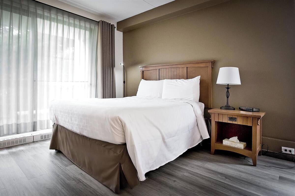 Regular room - main pavilion | 1 bedroom, premium bedding, desk, blackout drapes
