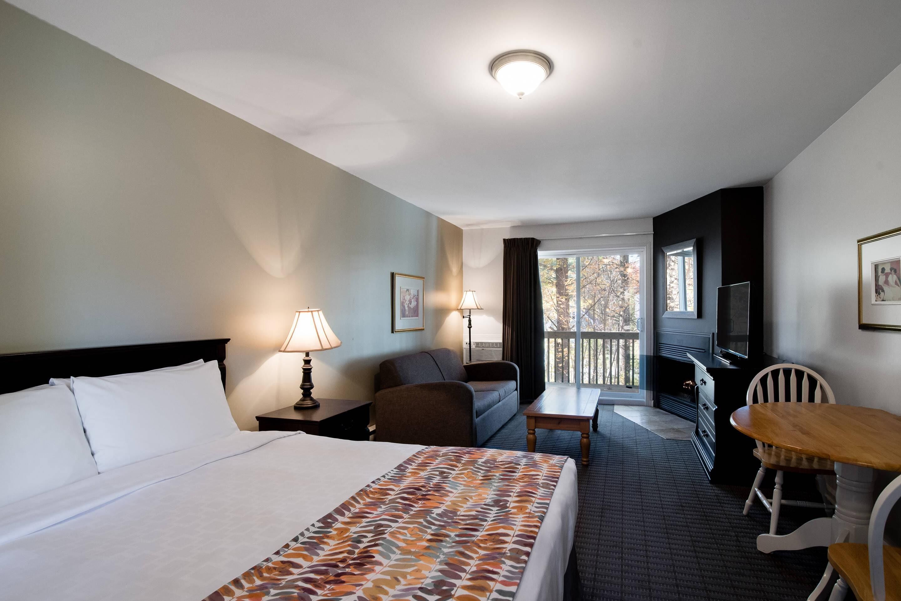 Chambre, 1 grand lit et 1 canapé-lit, non-fumeurs (Efficiency) | Literie de qualité supérieure, bureau, rideaux occultants