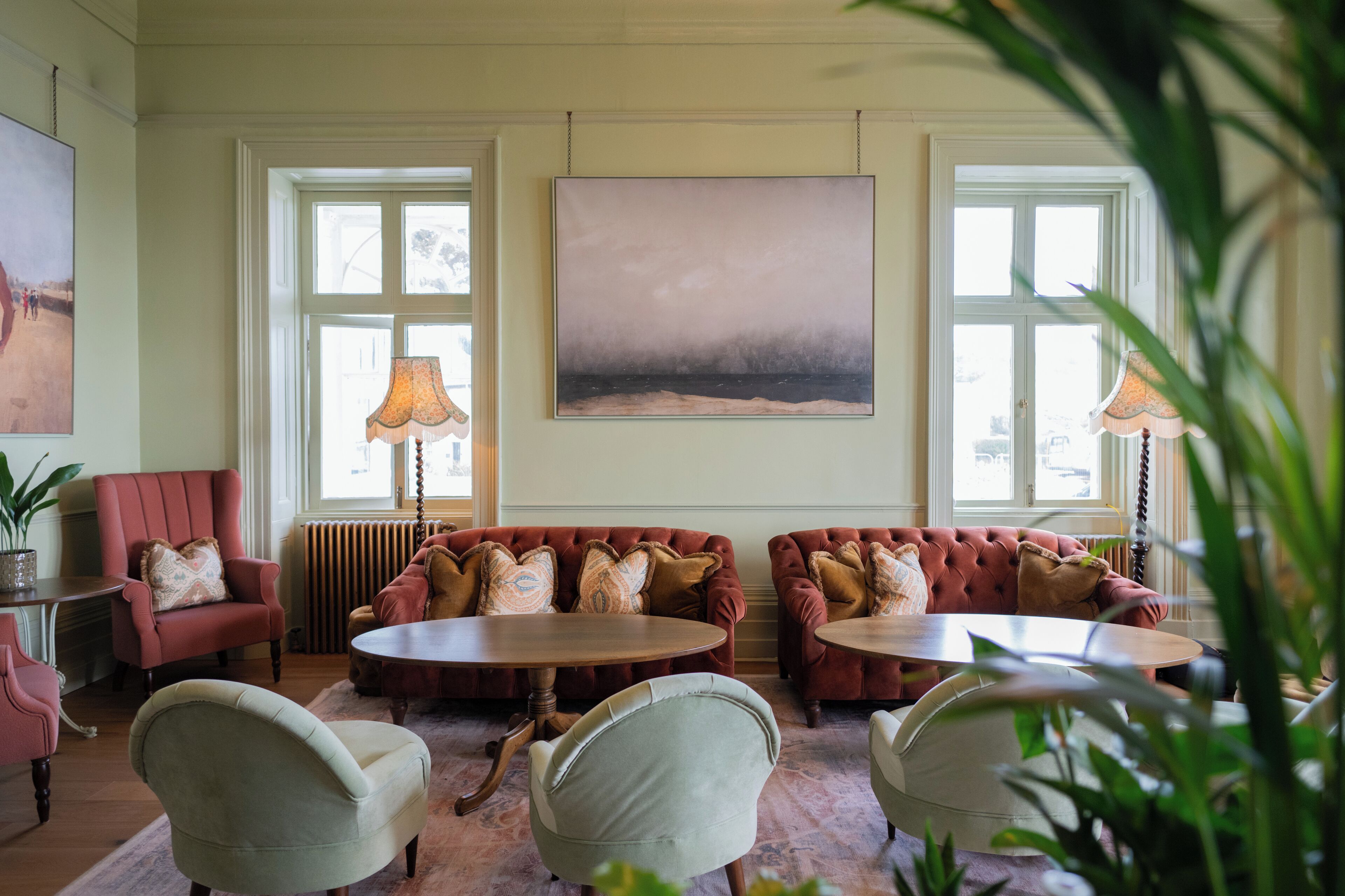 2 restaurantes; se sirve desayuno, almuerzo y cena; cocina británica