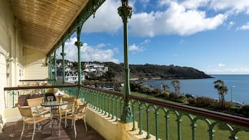 Superior Double Room, Sea View | 1 bedroom, in-room safe, individually decorated, desk