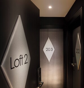 Loft Jacuzzi | 高档床上用品、客房内保险箱、特色装修、特色家居