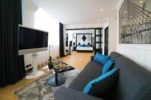 Duplex Napoléon | Ylelliset vuodevaatteet, tallelokero huoneessa