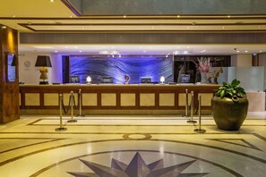 2 bars/lounges, rooftop bar