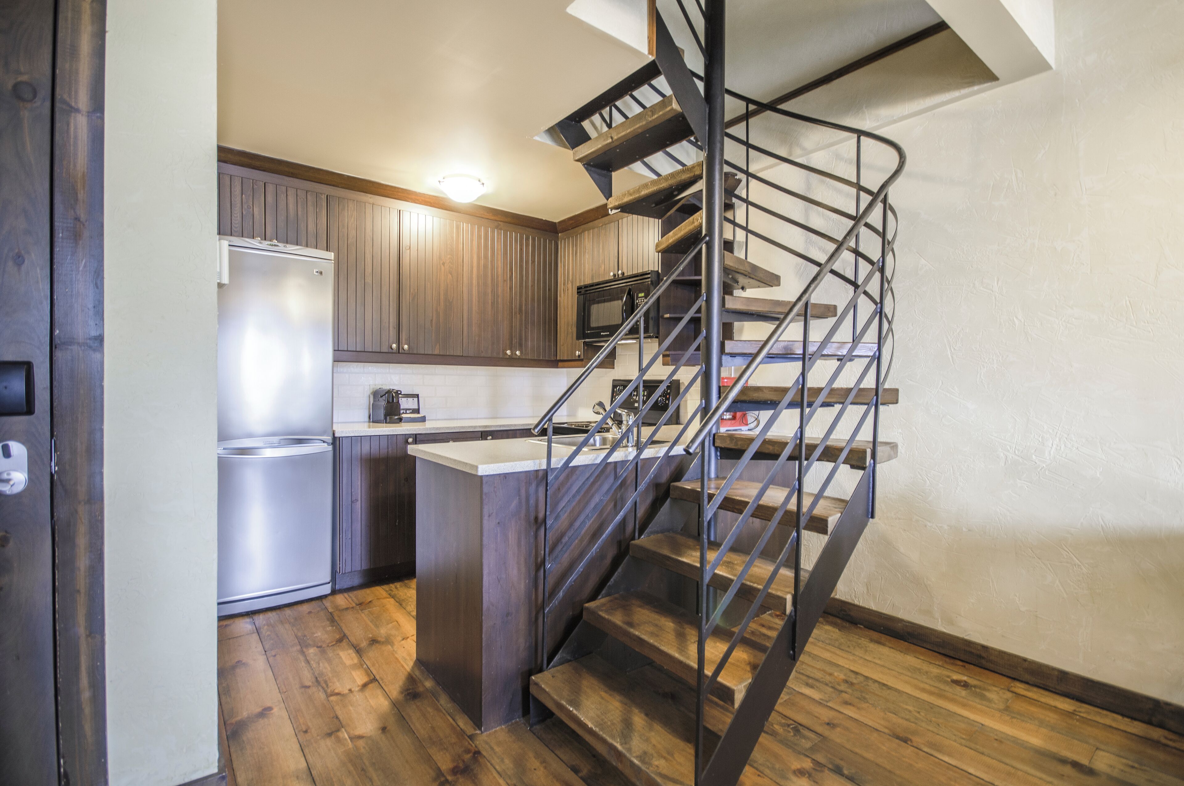 condo présidentiel | private kitchen | mini-fridge, microwave, espresso maker, coffee/tea maker