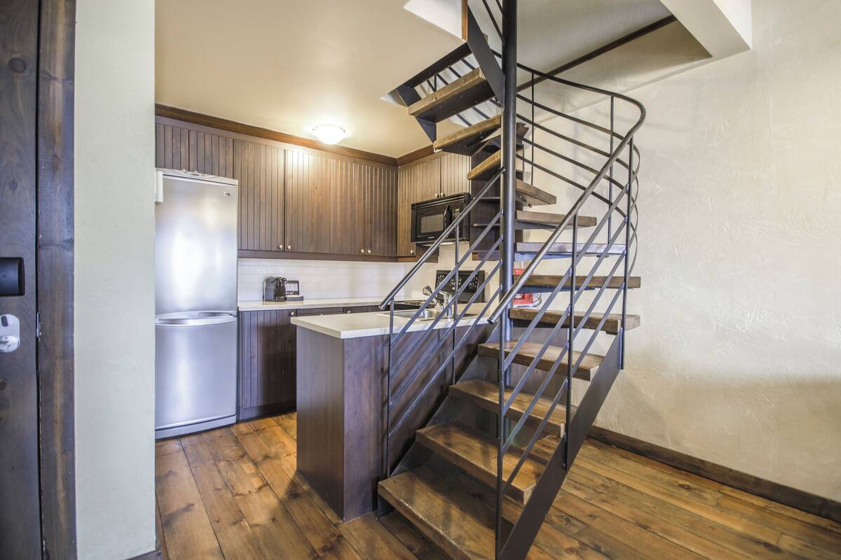 condo présidentiel | private kitchen | mini-fridge, microwave, espresso maker, coffee/tea maker