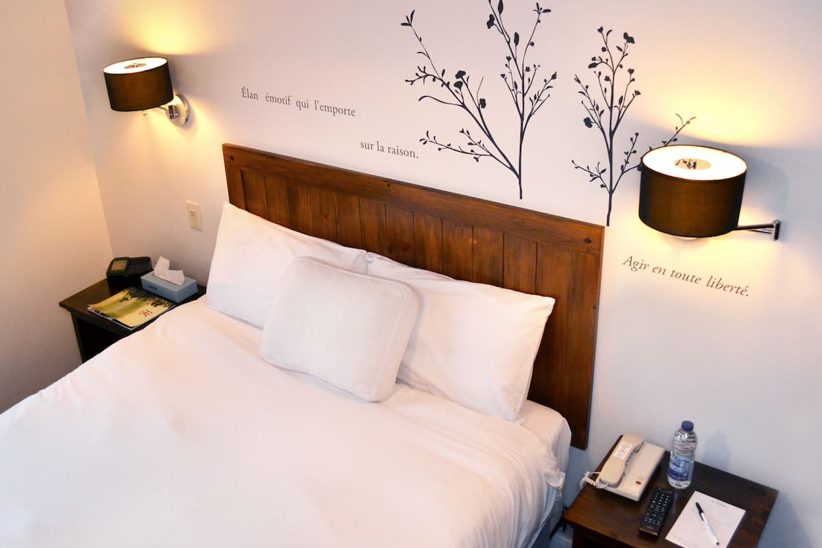 1-bed room, inn side | Premium bedding, in-room safe, desk, laptop workspace
