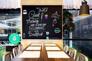 Breakfast, lunch and dinner served - Campanile PRIME Warszawa Centrum (Warsaw)