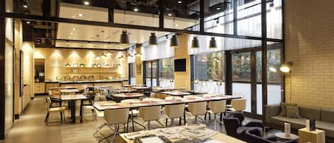 Breakfast, lunch, dinner served; local and international cuisine