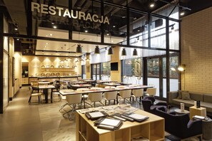 Breakfast, lunch and dinner served - Campanile PRIME Warszawa Centrum (Warsaw)