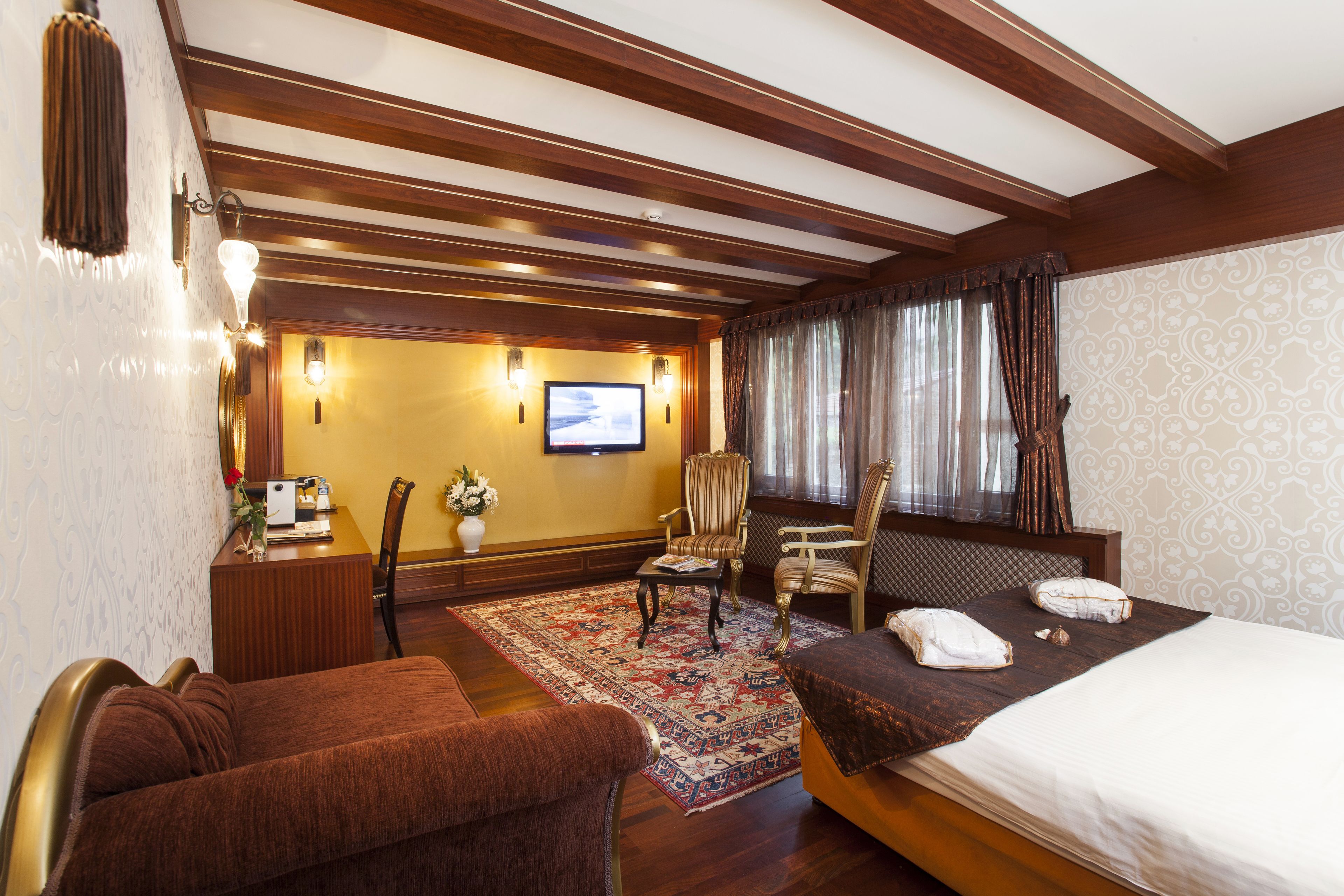 premium sultan junior suite | premium bedding, minibar, in-room safe, desk