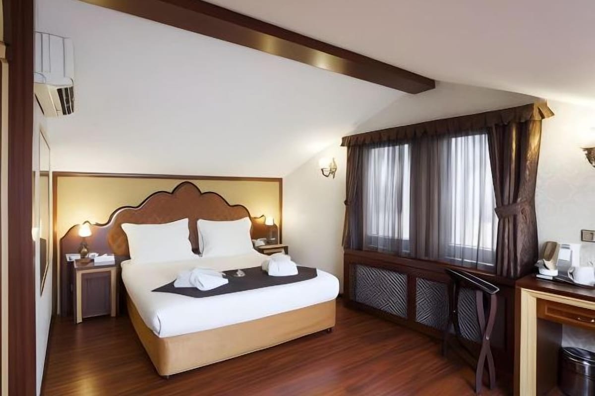 Premium bedding, minibar, in-room safe, desk