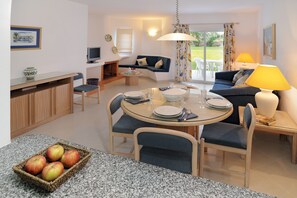 Superior Three-Bedroom Apartment | Living area - Clube Albufeira Garden Village (Albufeira)