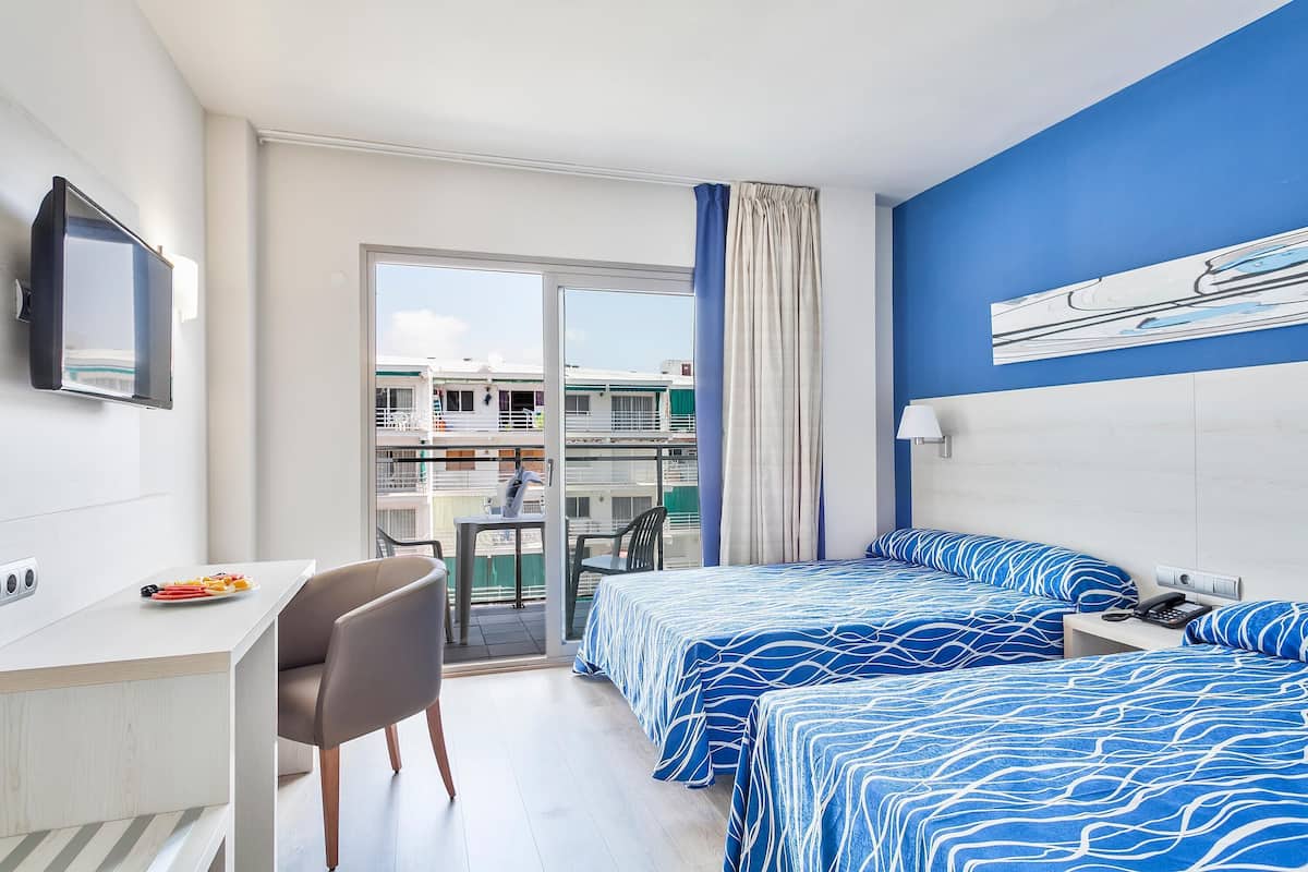 Minibar, coffres-forts dans les chambres, bureau, Wi-Fi gratuit