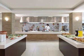 Breakfast and dinner served - Hotel Best Los Angeles (Salou)
