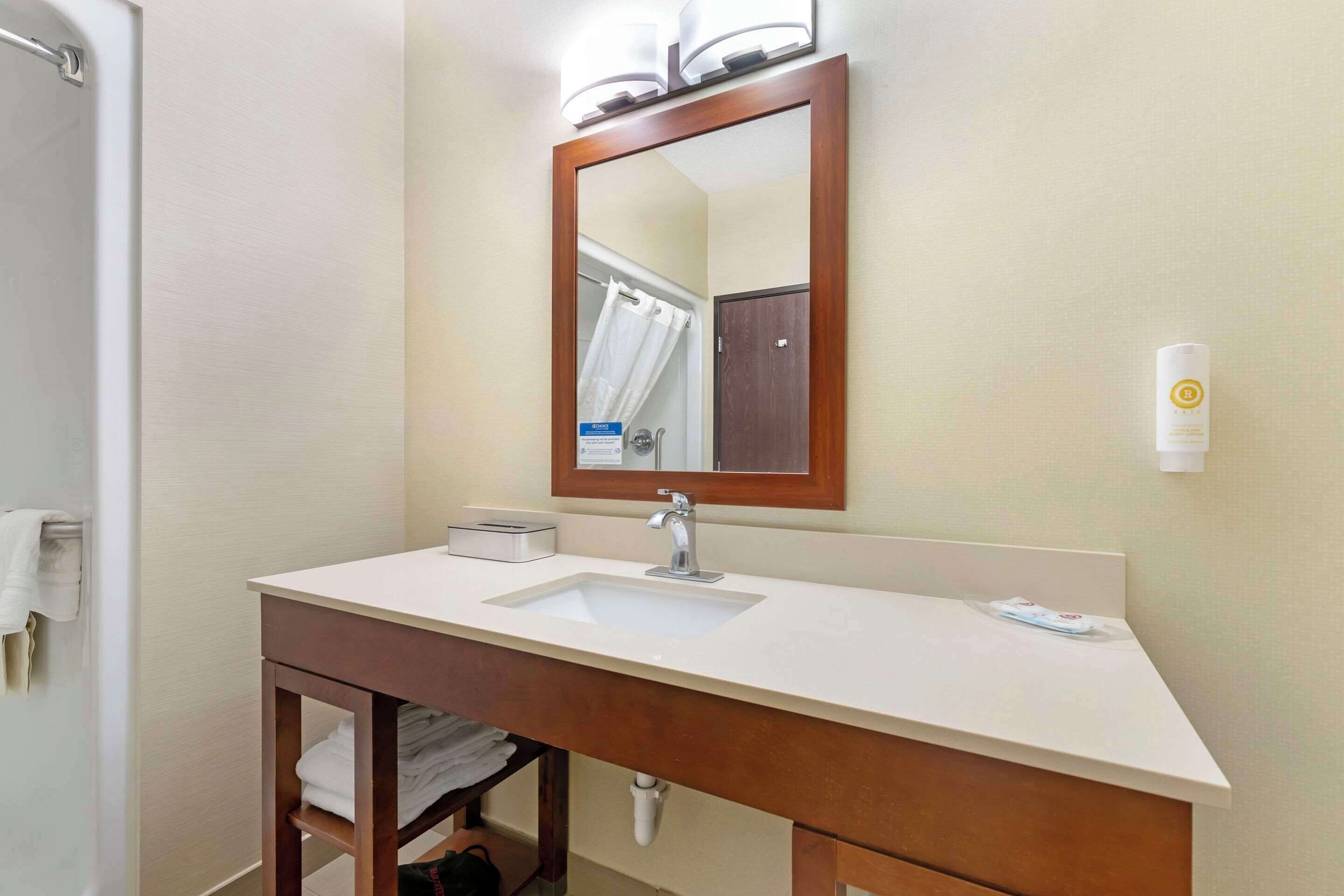 suite, accessible, non smoking | in-room safe, desk, laptop workspace, blackout curtains