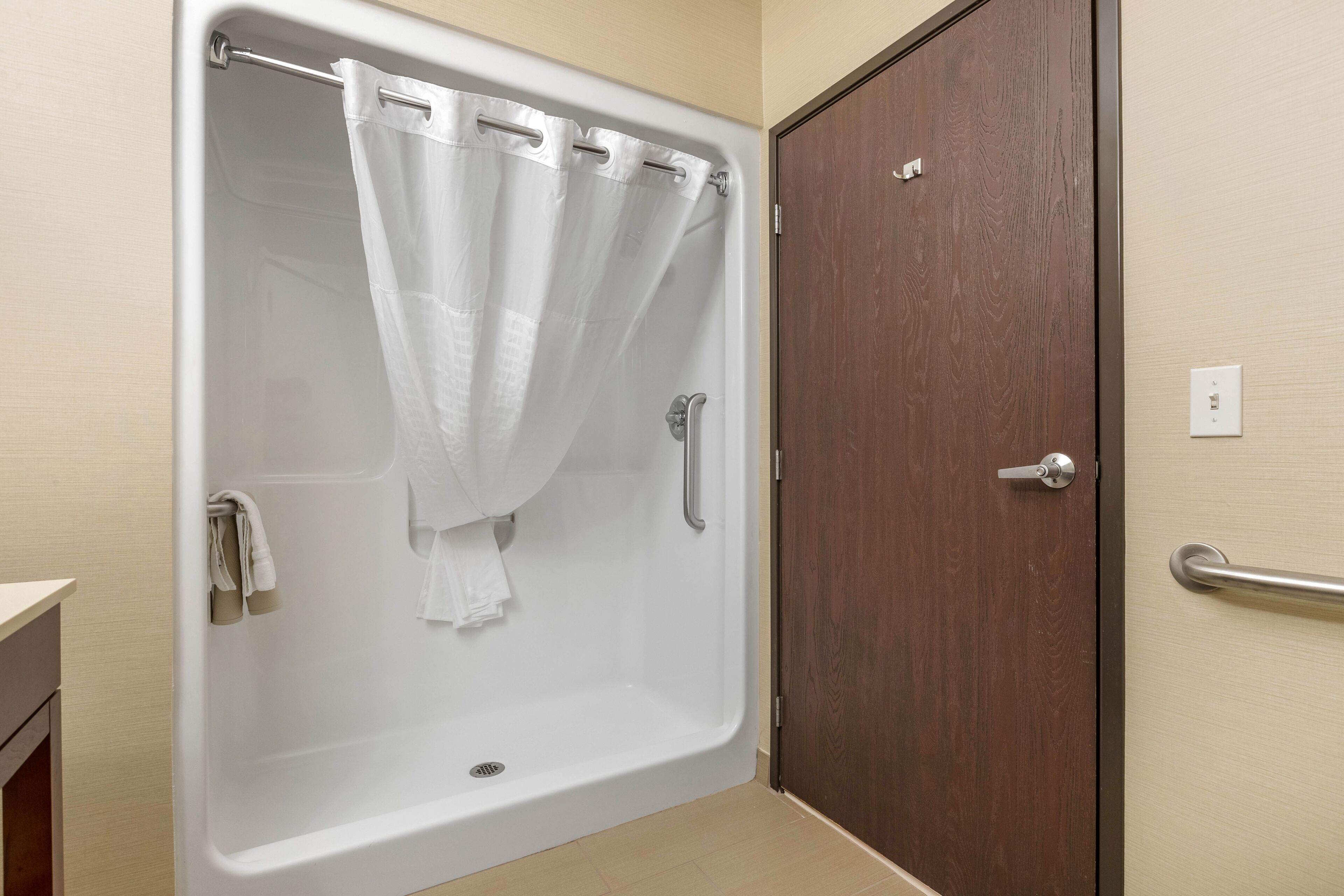 suite, 1 king bed with sofa bed, accessible, non smoking | bathroom | combined shower/bathtub, hair dryer, towels