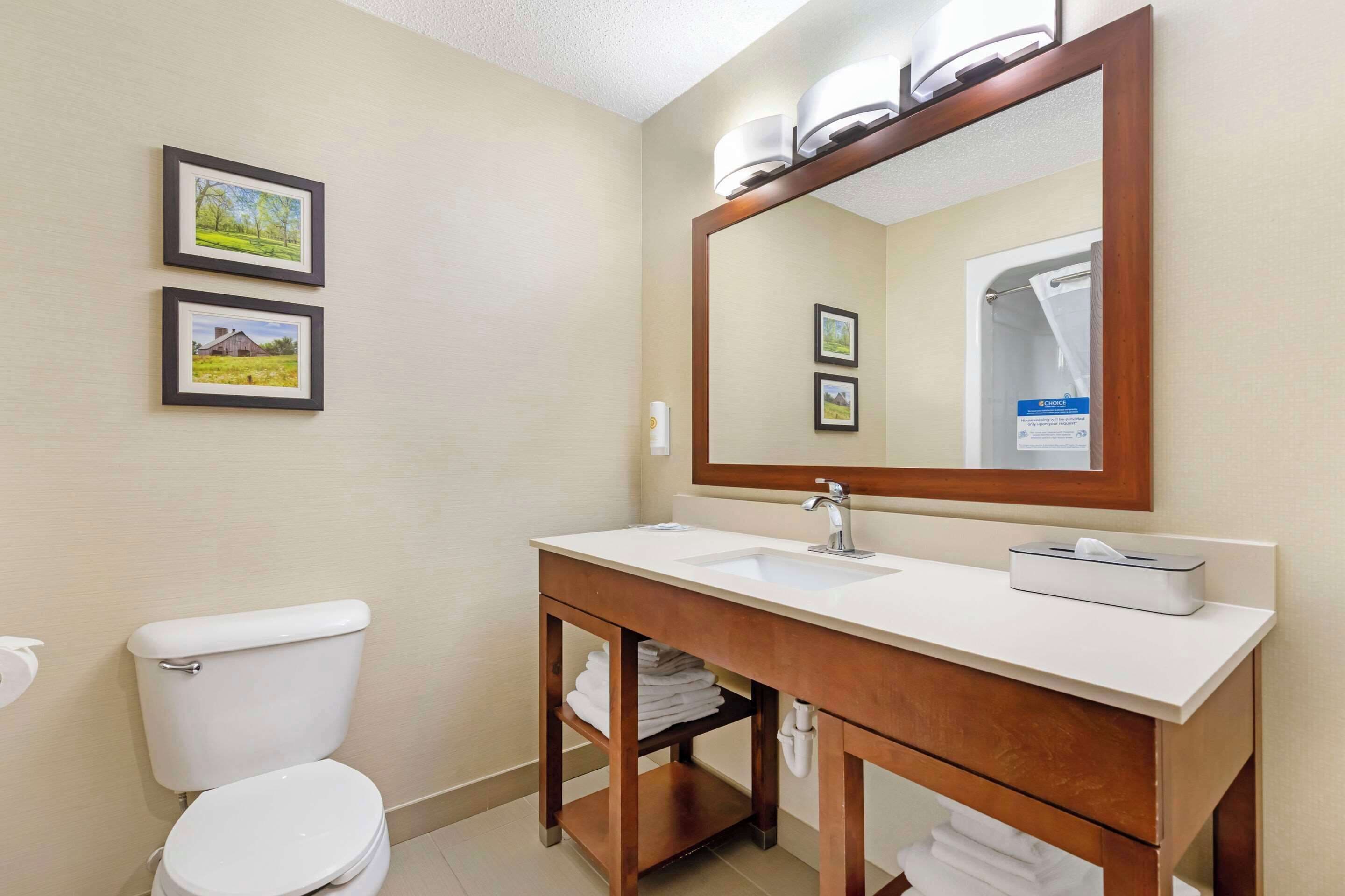 suite, non smoking | in-room safe, desk, laptop workspace, blackout curtains