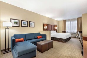 套房, 无烟房 | 客房内保险箱、办公桌、笔记本电脑工作区、遮光窗帘