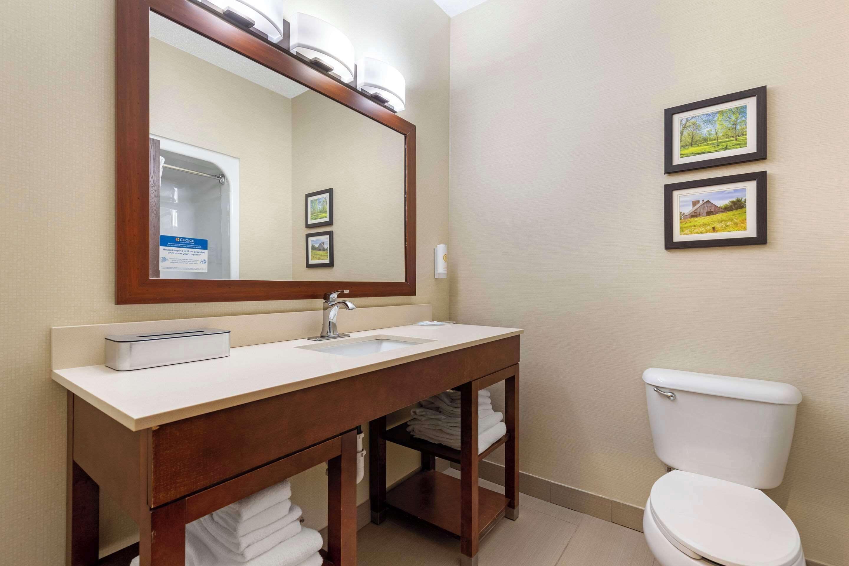 suite, non smoking | in-room safe, desk, laptop workspace, blackout curtains