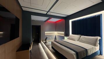 Junior-Studiosuite | Zimmersafe, Schreibtisch, kostenloses WLAN, Bettwäsche