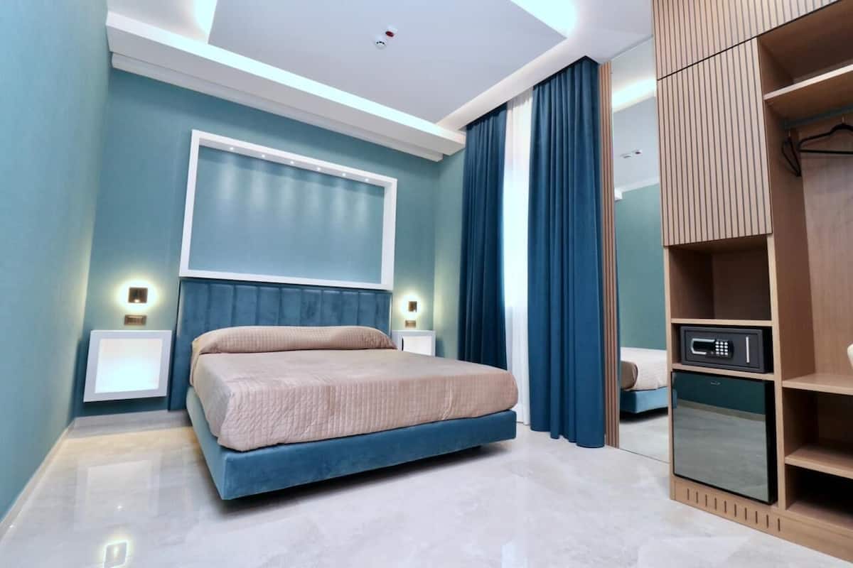 Deluxe dubbelrum | Värdeförvaringsskåp på rummet, skrivbord, gratis wi-fi och sängkläder