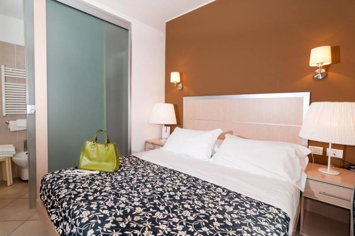 In-room safe, desk, soundproofing, iron/ironing board