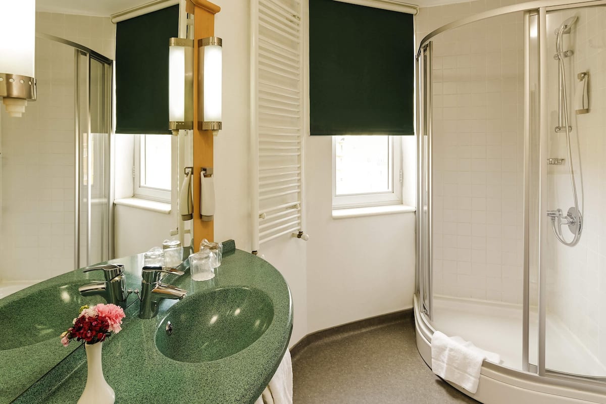 double room, 1 double bed (conical) | premium bedding, in-room safe, desk, soundproofing