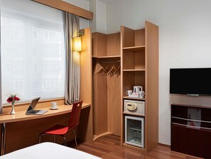 Premium bedding, in-room safe, desk, soundproofing