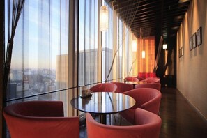 Breakfast, lunch and dinner served - SOTETSU GRAND FRESA Shinagawa Seaside (Tokyo)